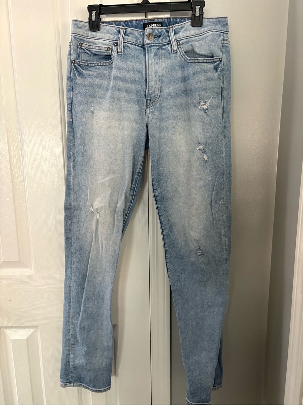 Express Men’s Slim-Straight Distressed Jeans – Light Wash | 32x34